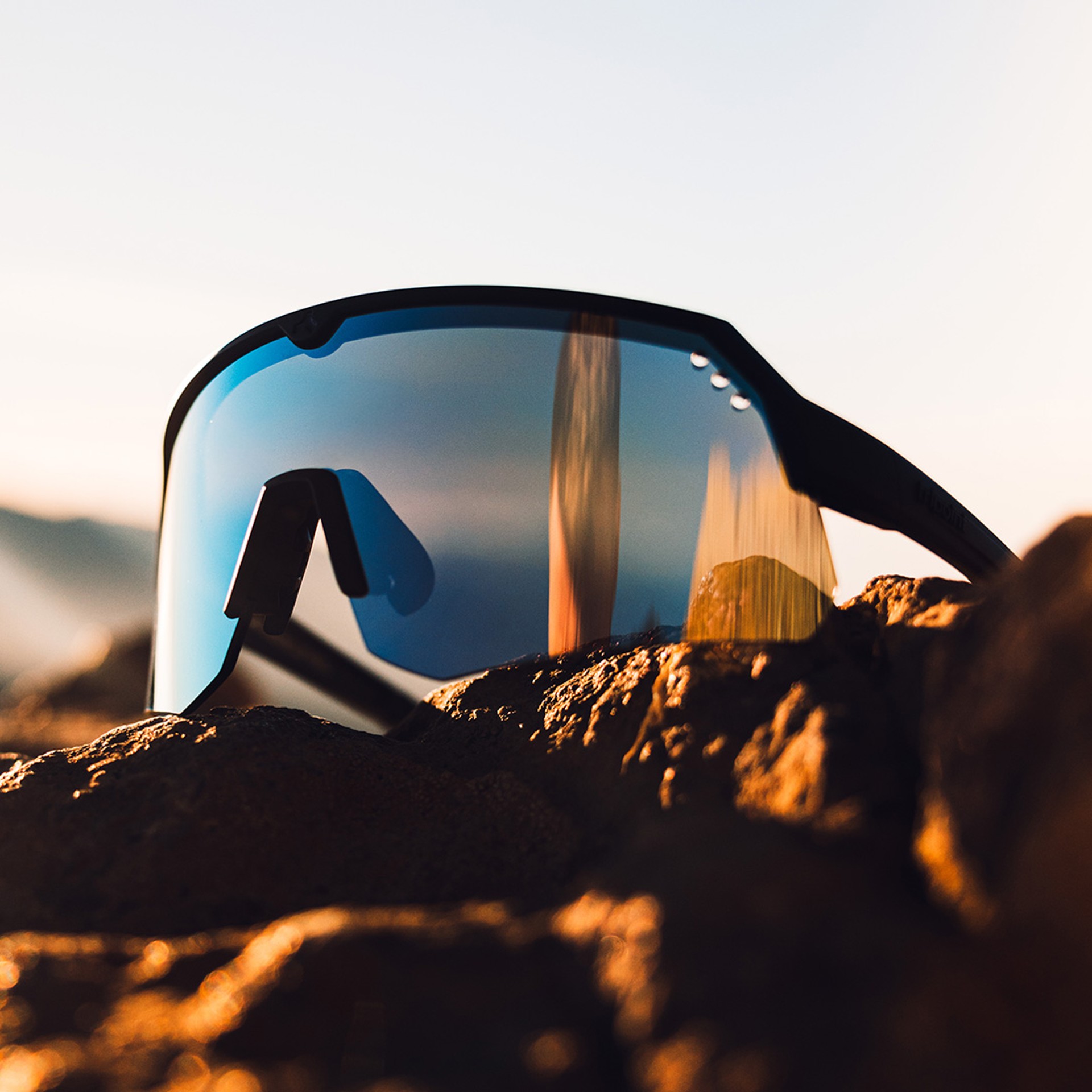 001 Treriksröset Matt Black / Smoke Blue Multi - Tripoint