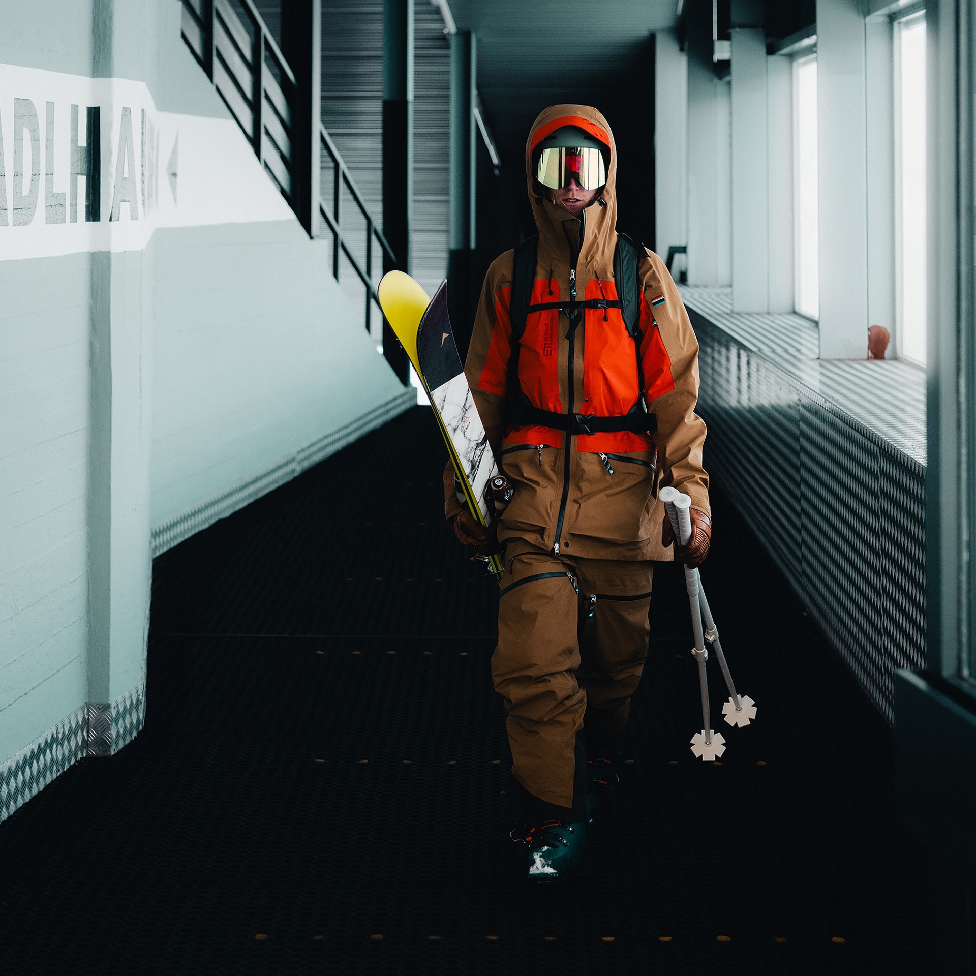 111 Indira Col Magnet