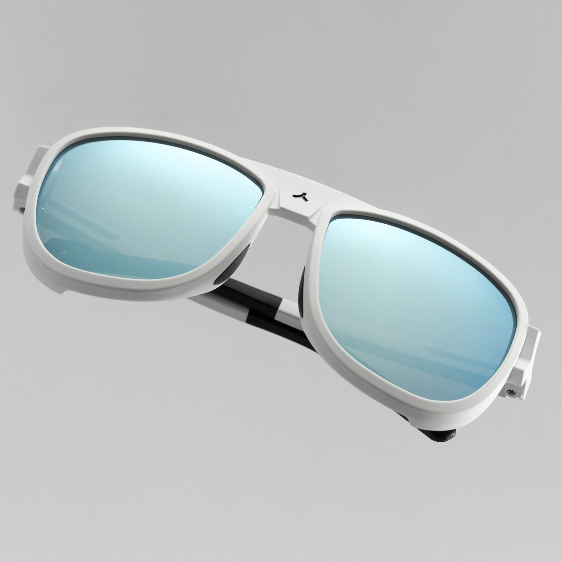 010 Visviri Matt White / Smoke Blue Multi - Tripoint